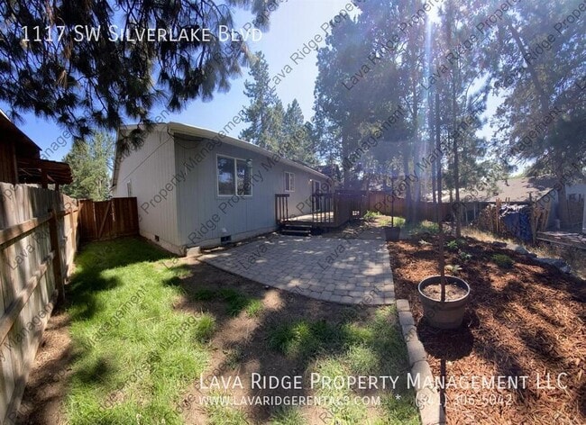 Building Photo - 1117 SW Silver Lake Blvd