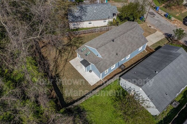 Building Photo - 1047 Grant Way SE