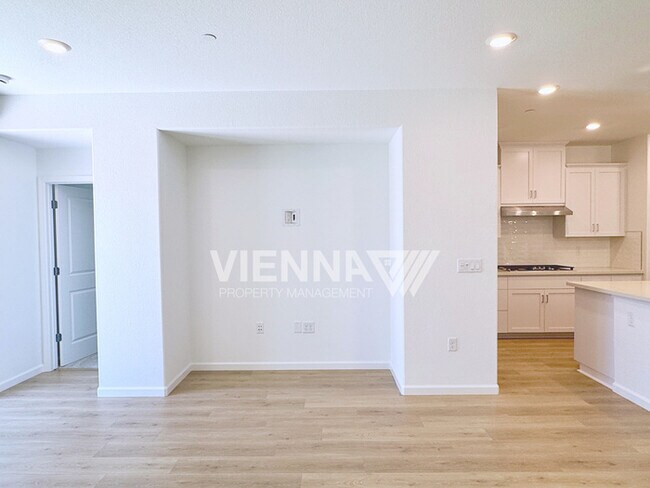 Building Photo - 1568 Edgewood Ln