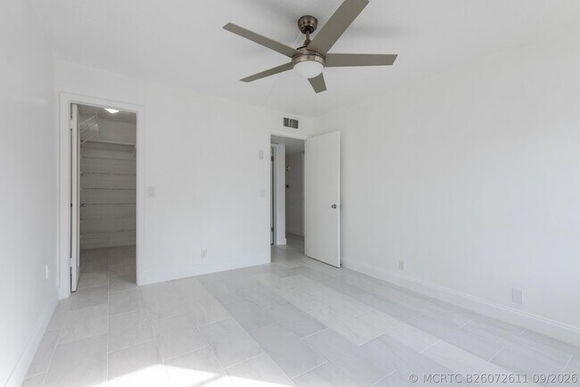Building Photo - 108 Normandy Ln