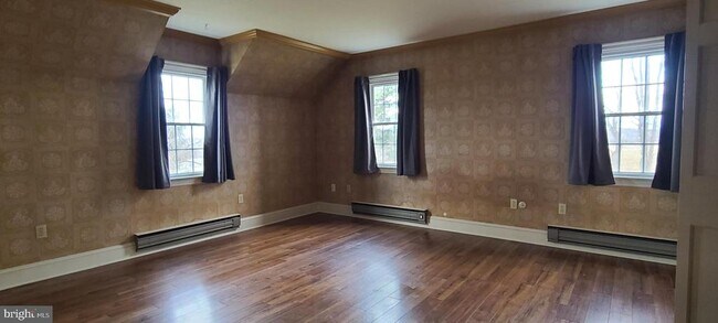Building Photo - 538 Park Ave