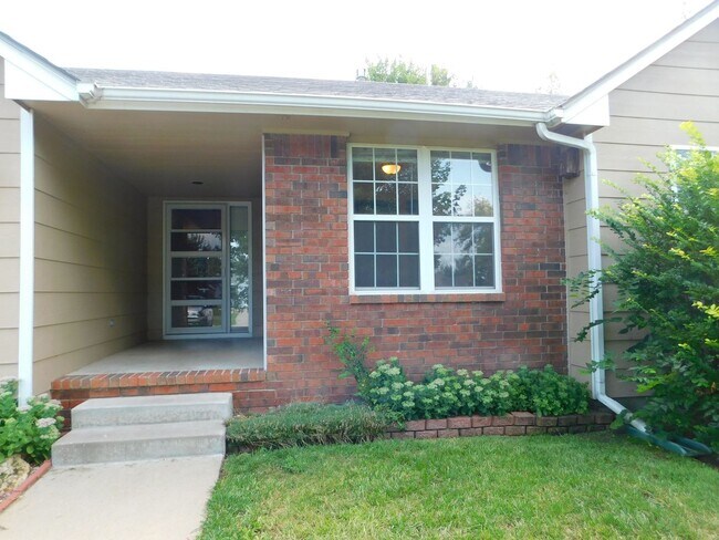 Building Photo - 2320 Gentry Ln