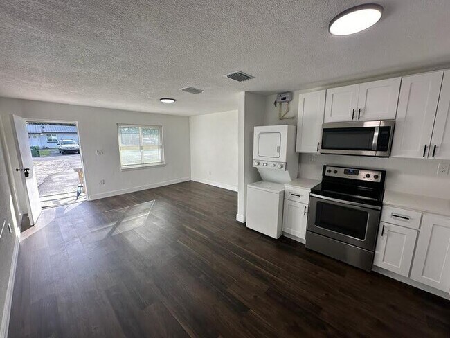 Building Photo - 2111 Mara Ct