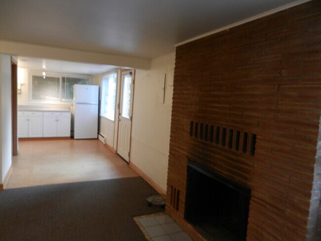 Building Photo - 217 18th Ave