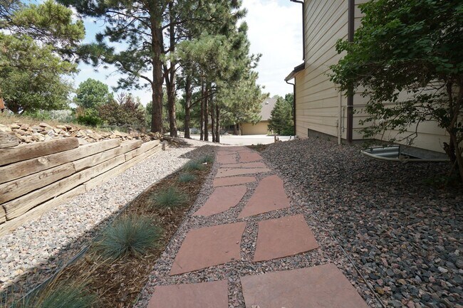 Building Photo - 1155 Popes Valley Dr