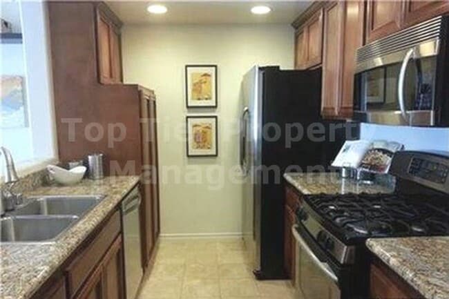 Building Photo - $1000 Move in Discount***Beautiful 2 bed/2 bath Condo in the Heart of Hillcrest - Available NOW*