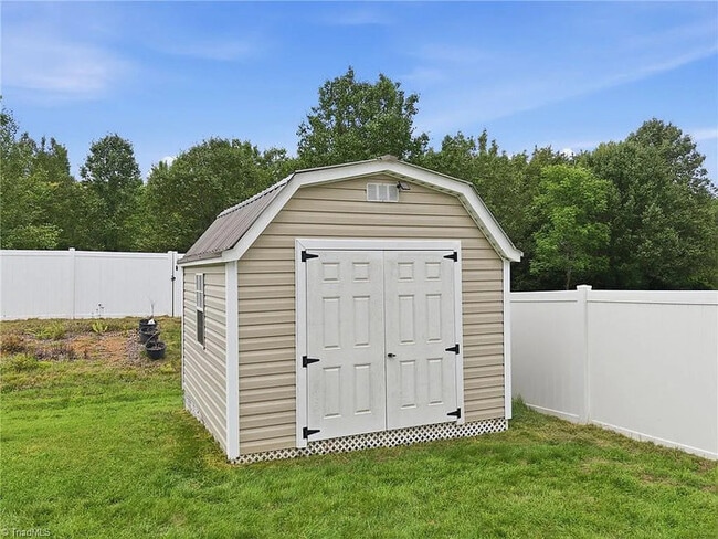 Building Photo - Lease OR Lease to Own