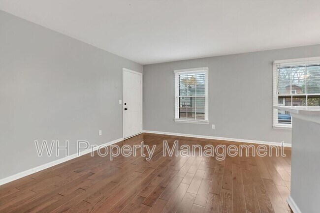 Building Photo - 1620 18th Ave S