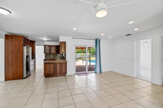 Building Photo - 4760 Bison St