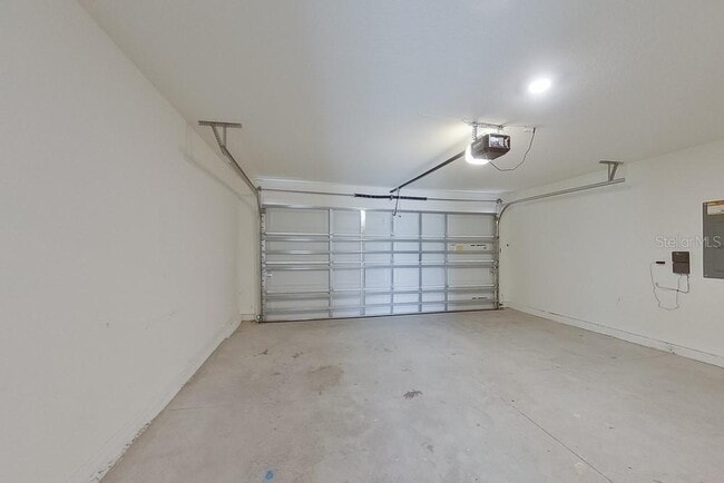 Building Photo - 8669 SW 43rd Ter
