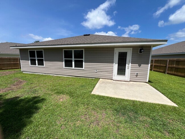 Building Photo - Beautiful, Pace 4/2 Home  with Playgrounds...