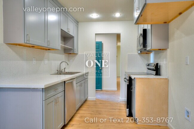 Building Photo - 1634 Arlington Ct