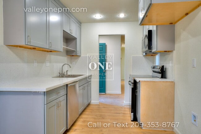 Building Photo - Totally Remodeled Home in Turlock: It's No...