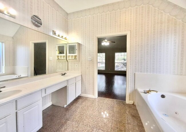 Building Photo - 1916 Lakewinds Dr