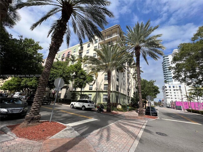 Building Photo - 1900 Van Buren St
