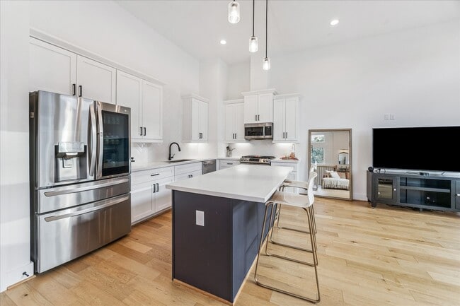 Building Photo - 105 W Whitney St