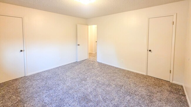 Building Photo - 1001 Flanders Ln NW