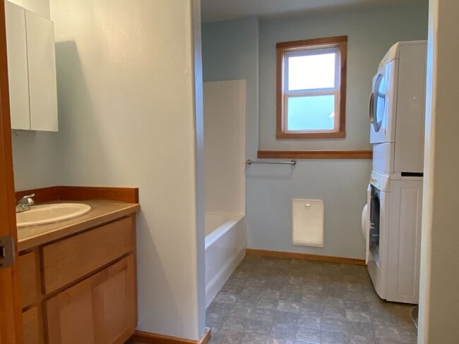 Building Photo - Close to Providence Hospital