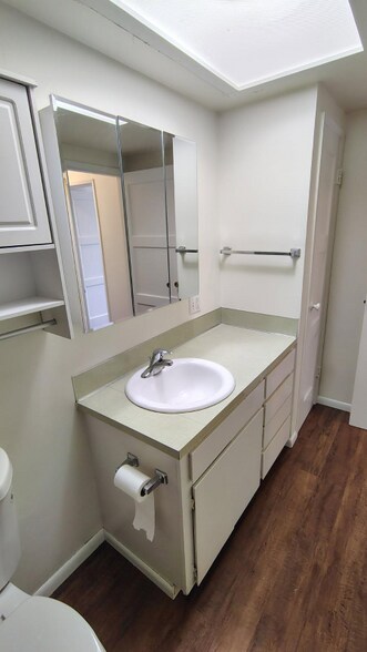 Building Photo - 757 Camas Ave NE