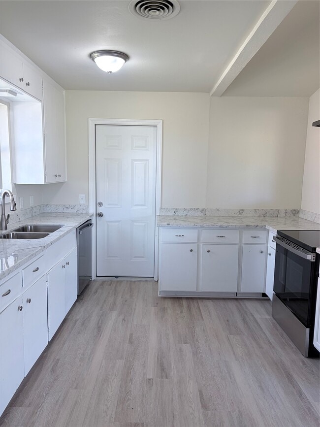 Building Photo - 3616 Willowick Dr