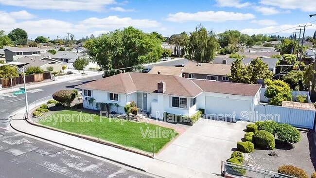 Building Photo - 3100 Santa Maria Ave