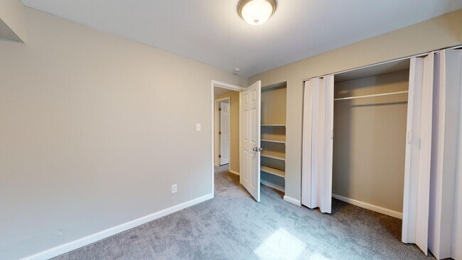 Building Photo - Old Brooklyn Area - 4 Bedroom - 1 Bath - Single Family Home