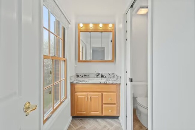 Building Photo - Silverton- Meticulous 4+ bedroom, 5ba, 2 car