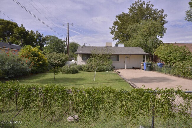 Building Photo - 5650 N 10th St