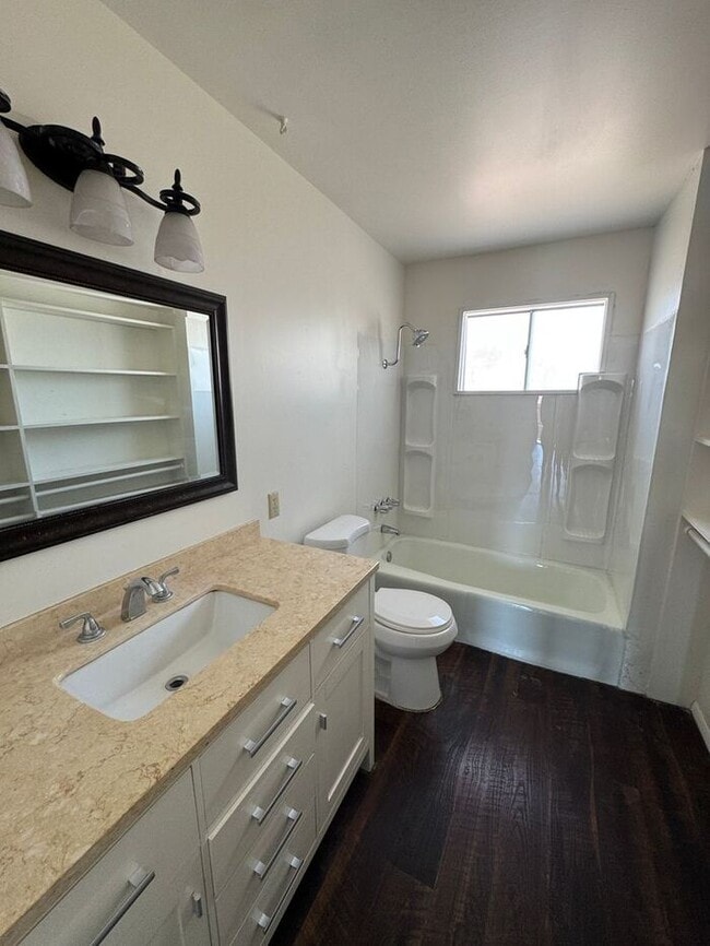 Building Photo - Charming 2 bedroom 1 bath