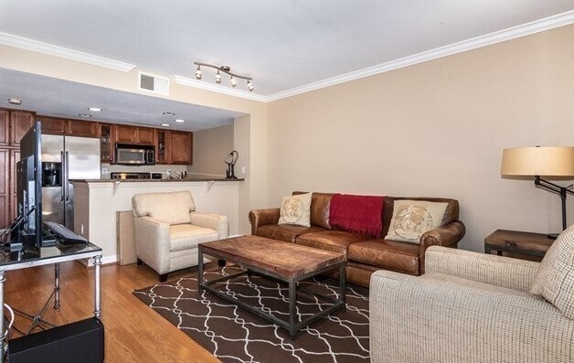 Building Photo - RB 1 Br 1 Bath Granite Kitchen Luxury Condo $2400 Avail July 1st