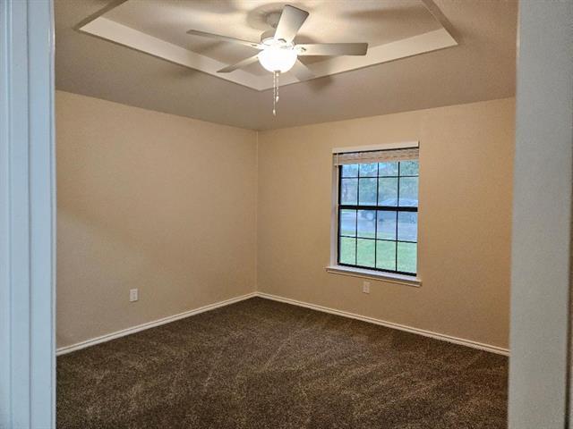 Building Photo - 604 Willow Way