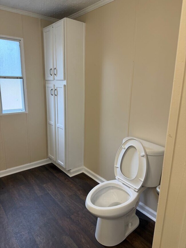 Building Photo - Home For Rent