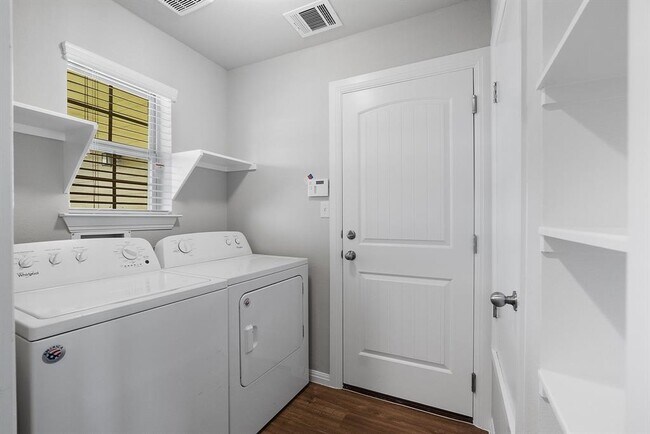 Building Photo - 13024 Tinker St