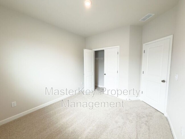 Building Photo - 804 Hillfarm Dr