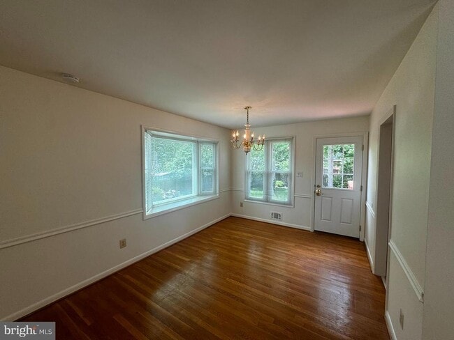Building Photo - 2508 St John Pl