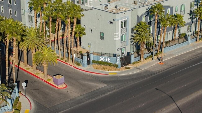 Building Photo - 9050 W Tropicana Ave