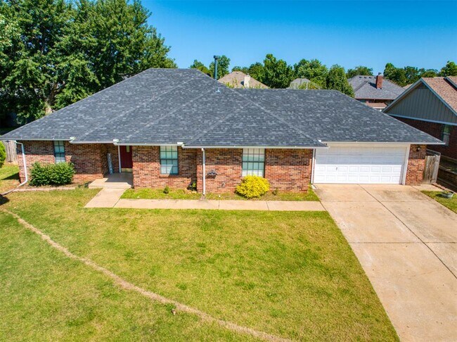 Primary Photo - 1828 Honeysuckle Ln