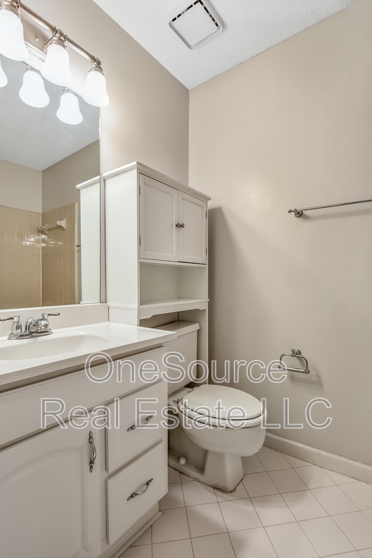 Building Photo - 1702 Twin Brooks Dr SE