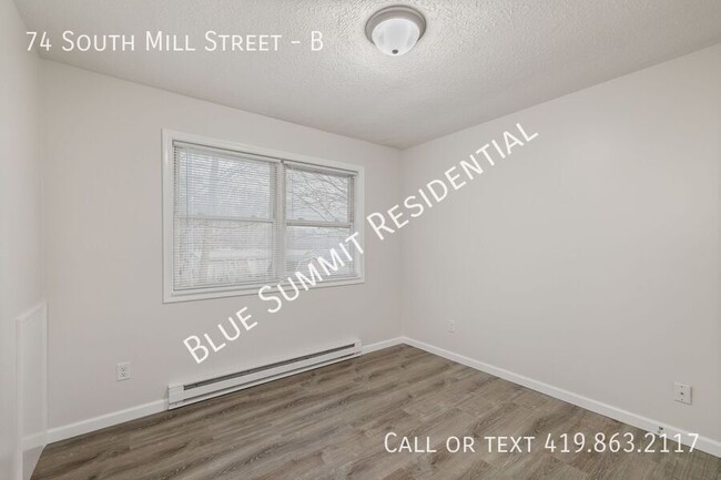 Building Photo - 2 bed, 1 bath, half double, single detache...