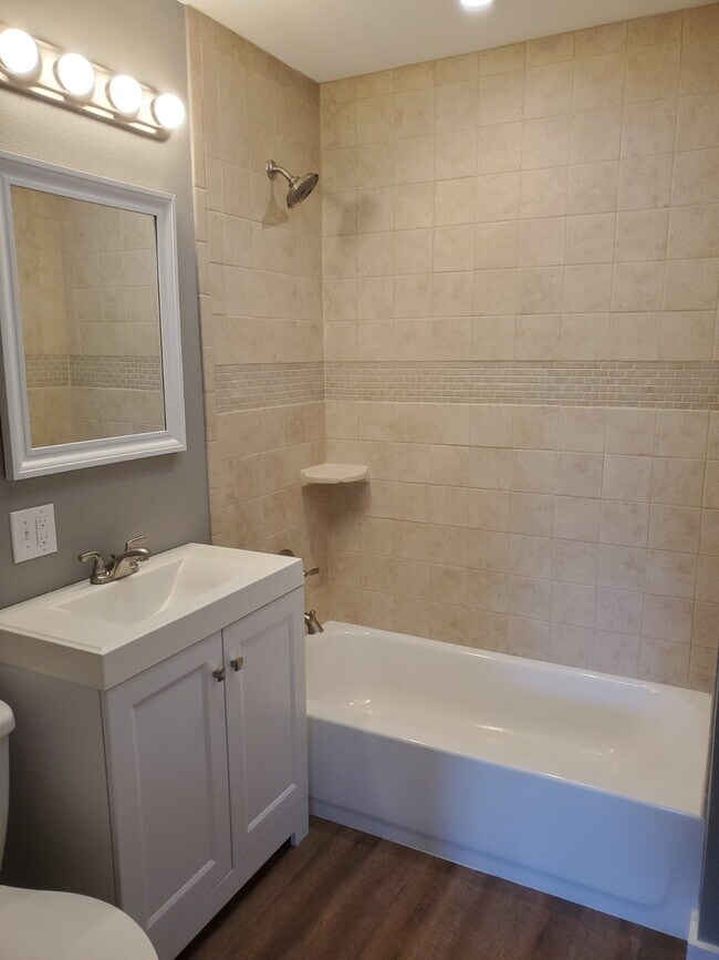 Building Photo - 2824 W Beauregard Ave