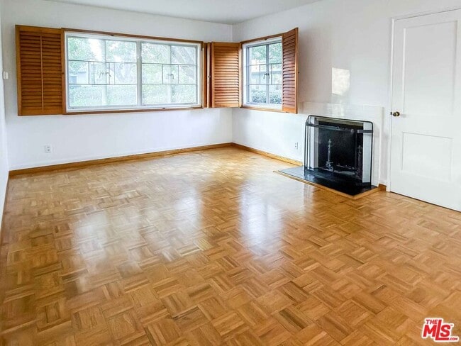 Building Photo - 5243 Village Green