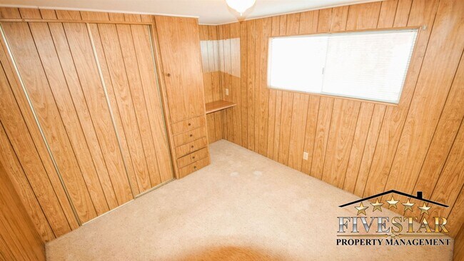 Building Photo - 3 br, 2 bath House - 6220 TIGERFLOWER DR.