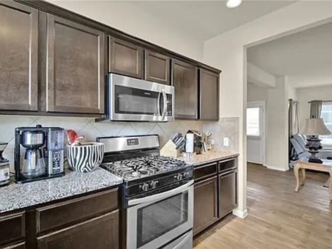 Building Photo - Beautiful Home