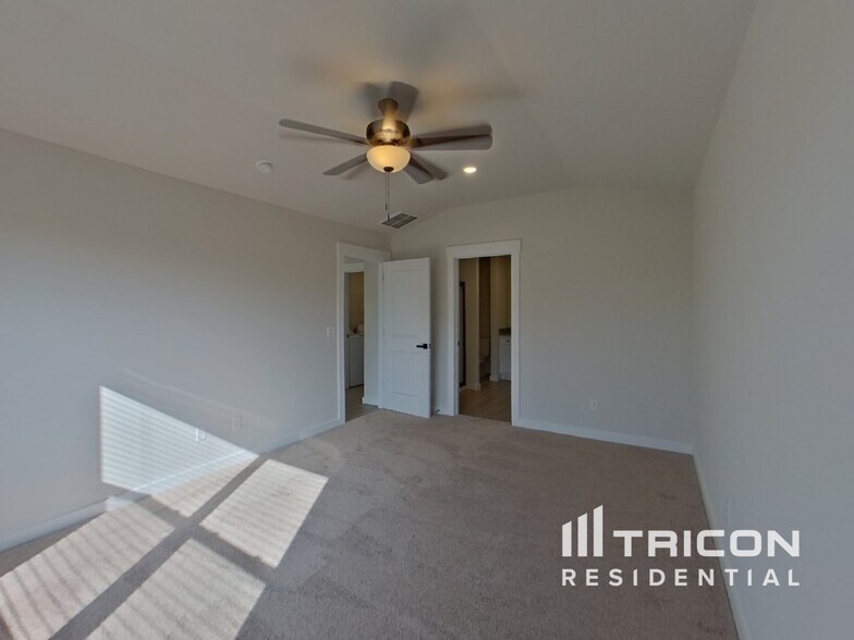Building Photo - 1225 Crested Iris St