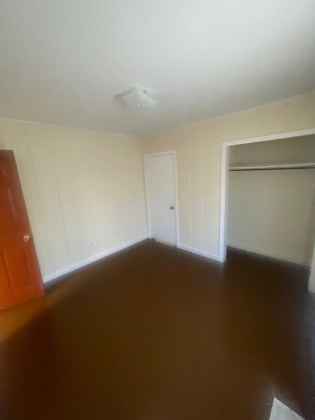 Building Photo - 852 Reaves St