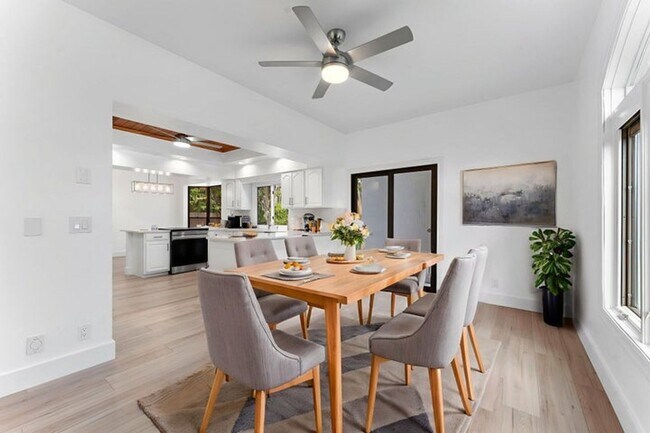 Building Photo - 150 Lucina Dr