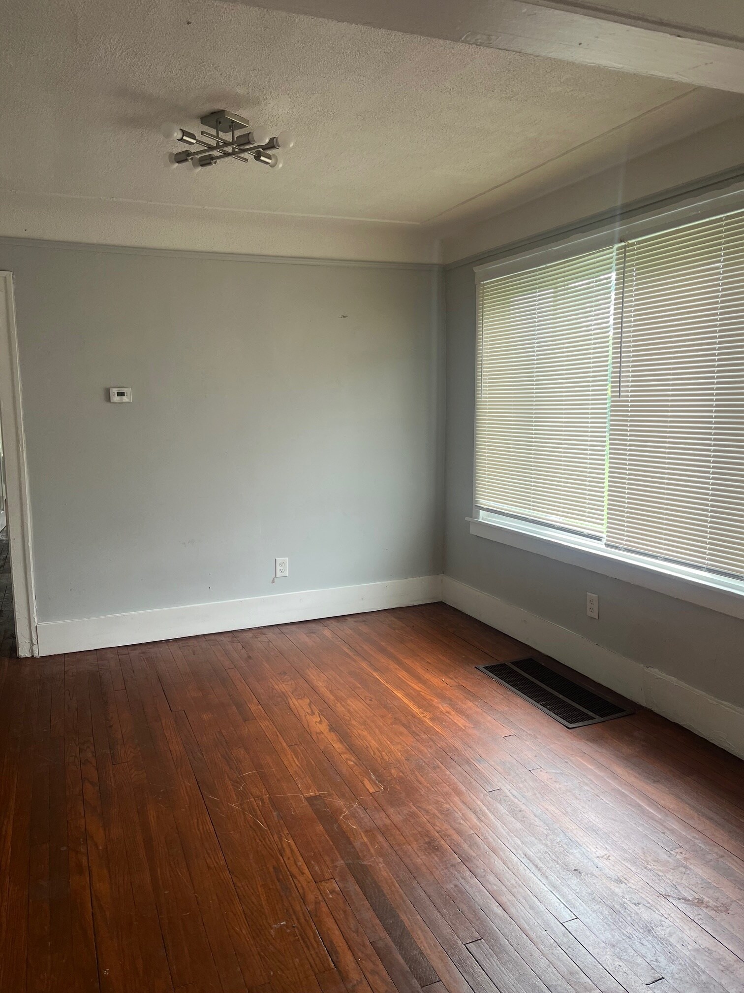 Dining Room - 11327 Littlefield St