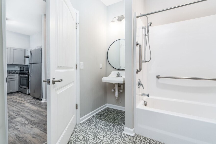 Building Photo - 1715 Sherwood St