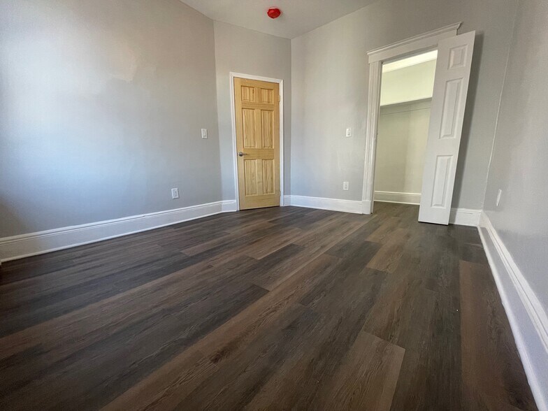 Building Photo - 101 Romaine Ave