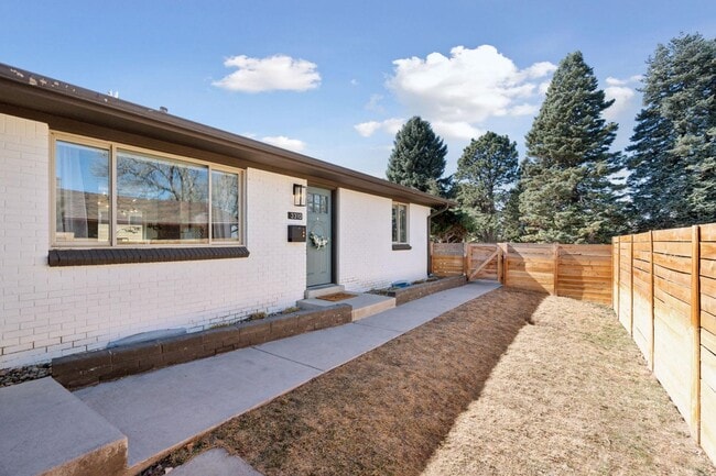 Primary Photo - 3310 Ivy St